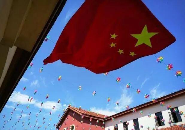 花一亿买下科技大楼，让品牌方滚出直播间，疯狂小杨哥到底有多狂？游戏画面