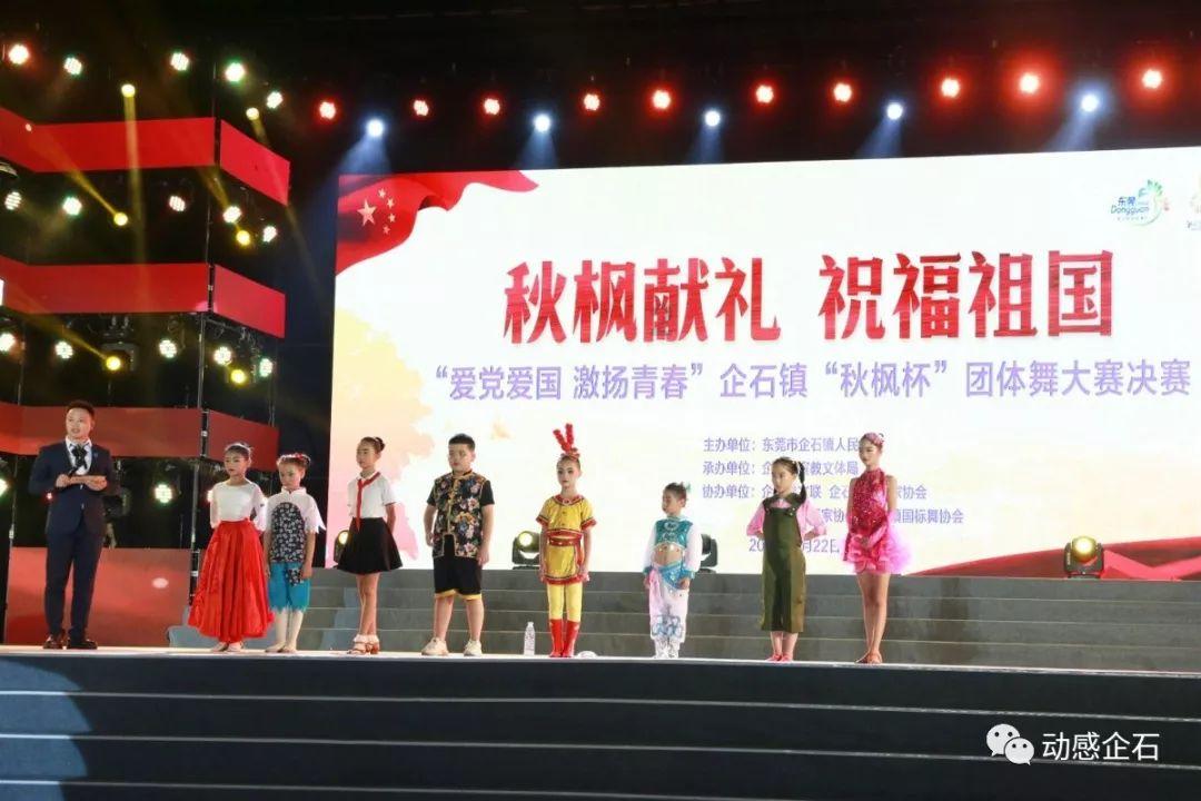 耄耋老人到20公里外看望孙子，寒冬忘归途南京特警接力送她回家